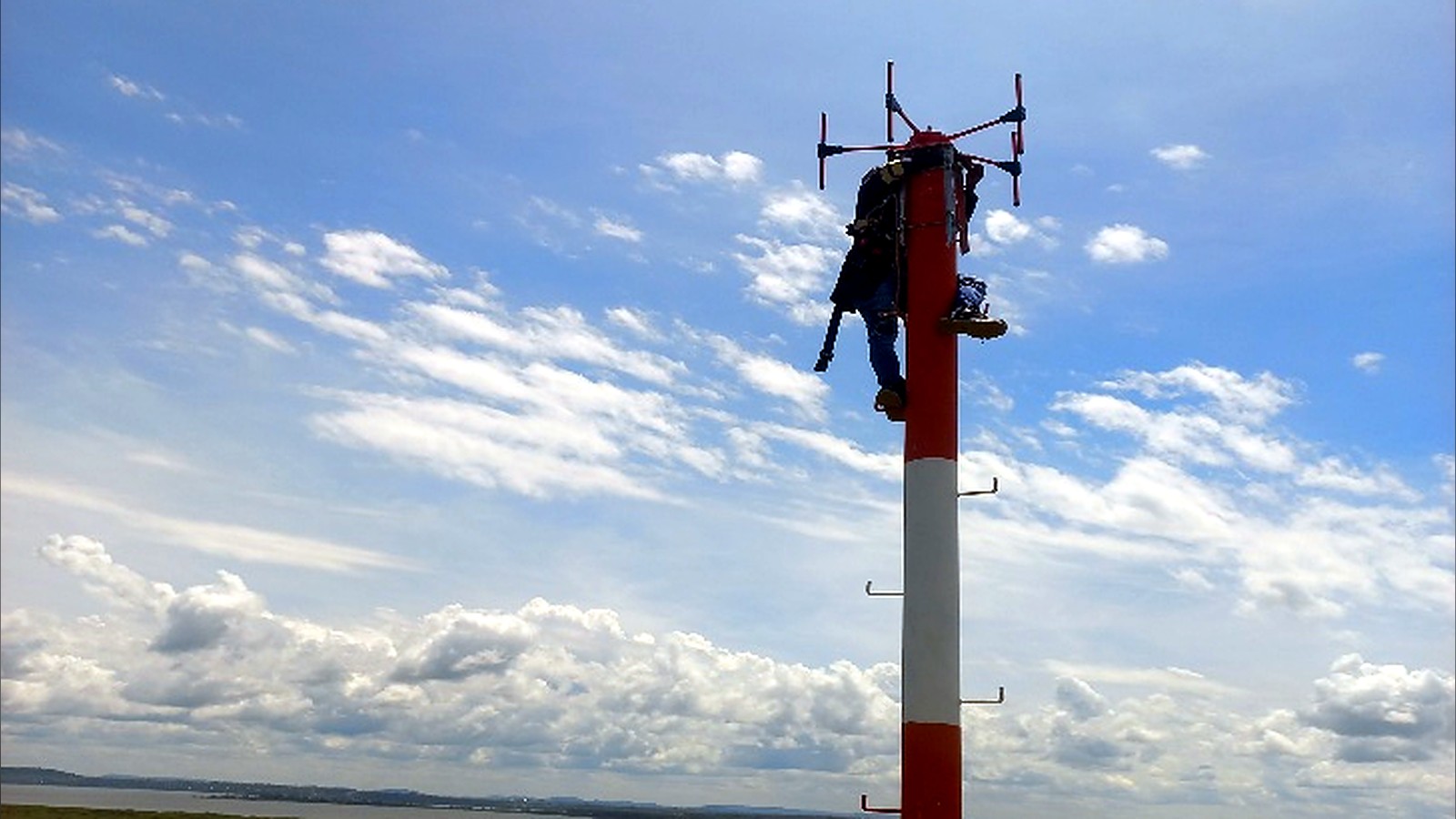 Mast & Equipment.